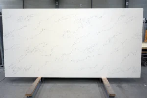 Deze kleur kenmerkt zich door kleur-structuurverschil in de plaat